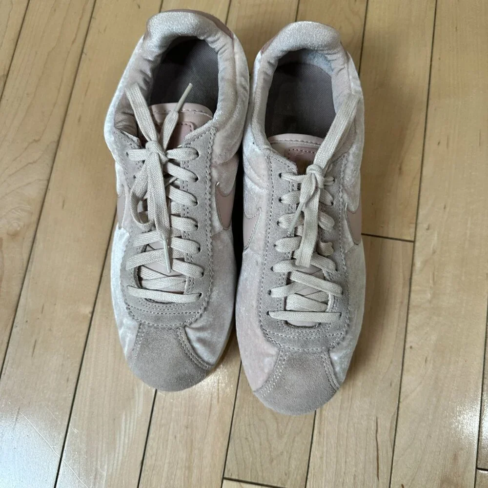 RARE NIKE Velour / Velvet Blush Pink Sneakers Tennis Shoes Size 7.5